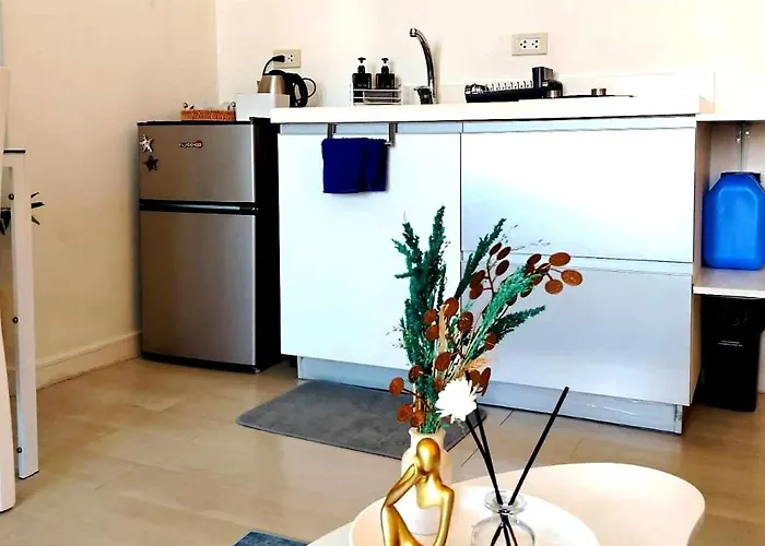Apartment Sunset View 1br With Balcony And Netflix Azure Near Naia Manila
