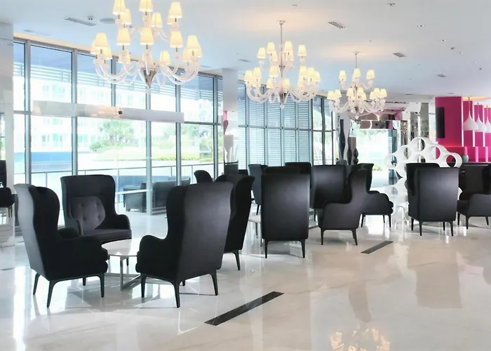 Sunset View 1br With Balcony And Netflix Azure Near Naia Manila