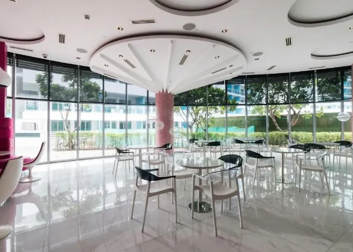 Sunset View 1br With Balcony And Netflix Azure Near Naia *